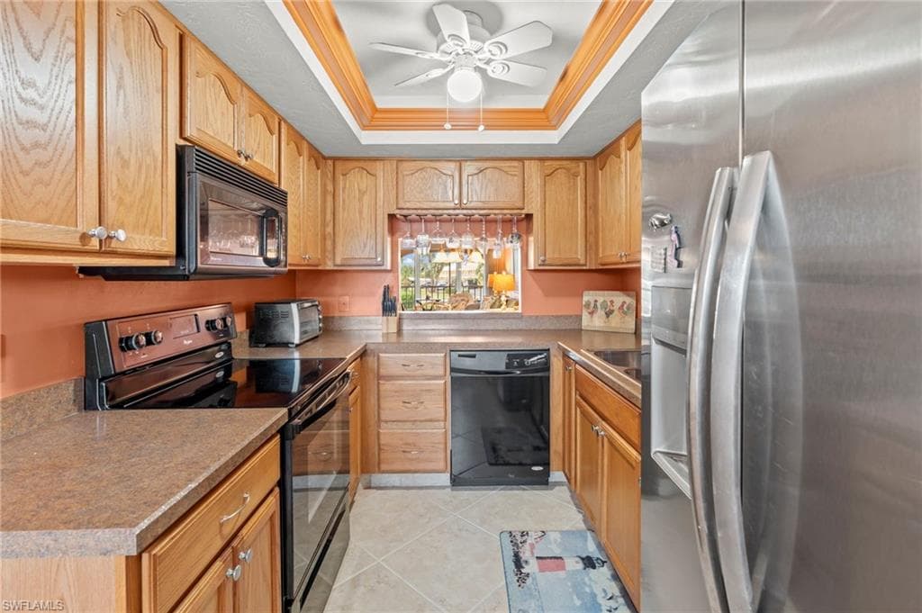 372 Charlemagne BLVD # 202, NAPLES FL 34112-4