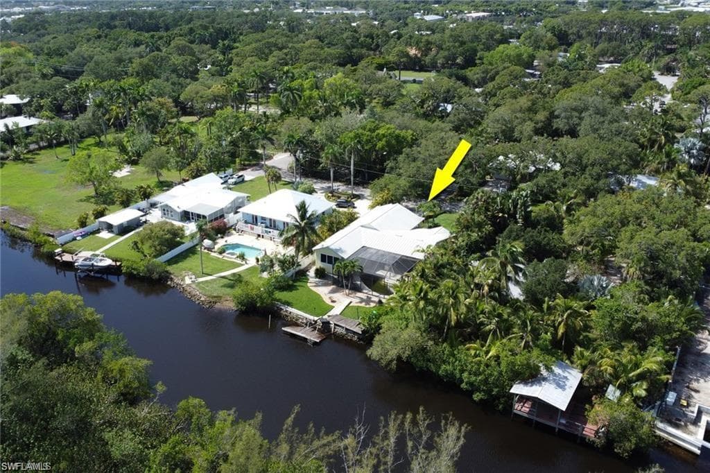 2447 Harbor RD, NAPLES FL 34104-2