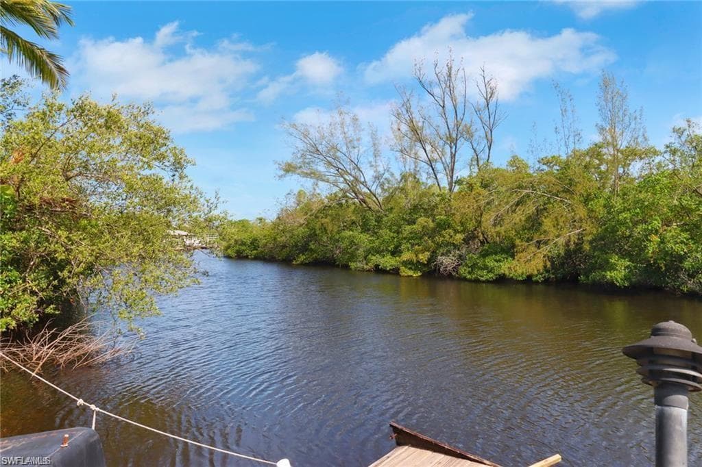 2447 Harbor RD, NAPLES FL 34104-7