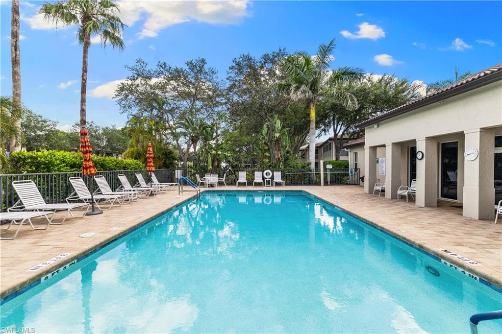 200 Diamond CIR # 207, NAPLES FL 34110-26