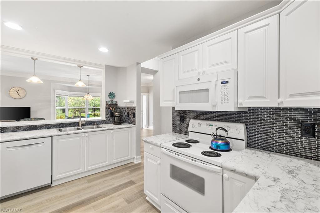 200 Diamond CIR # 207, NAPLES FL 34110-12