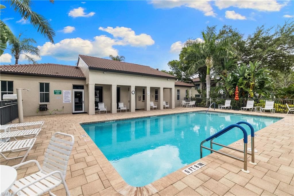 200 Diamond CIR # 207, NAPLES FL 34110-27