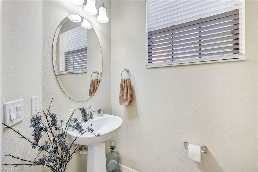 8121 Summerfield ST, FORT MYERS FL 33919-16