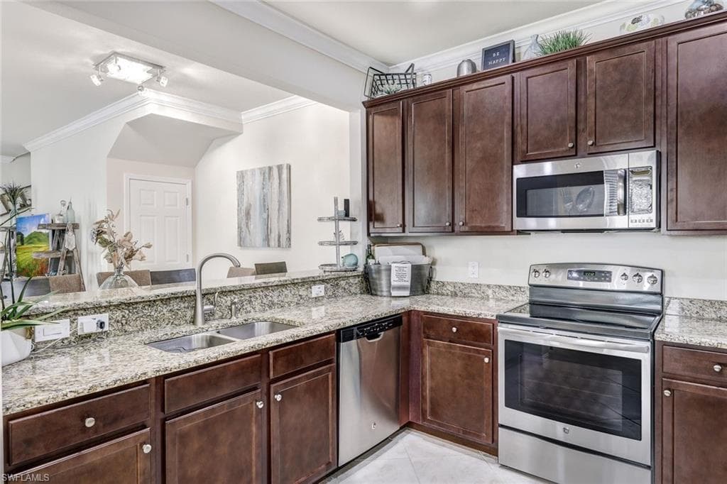 8121 Summerfield ST, FORT MYERS FL 33919-9