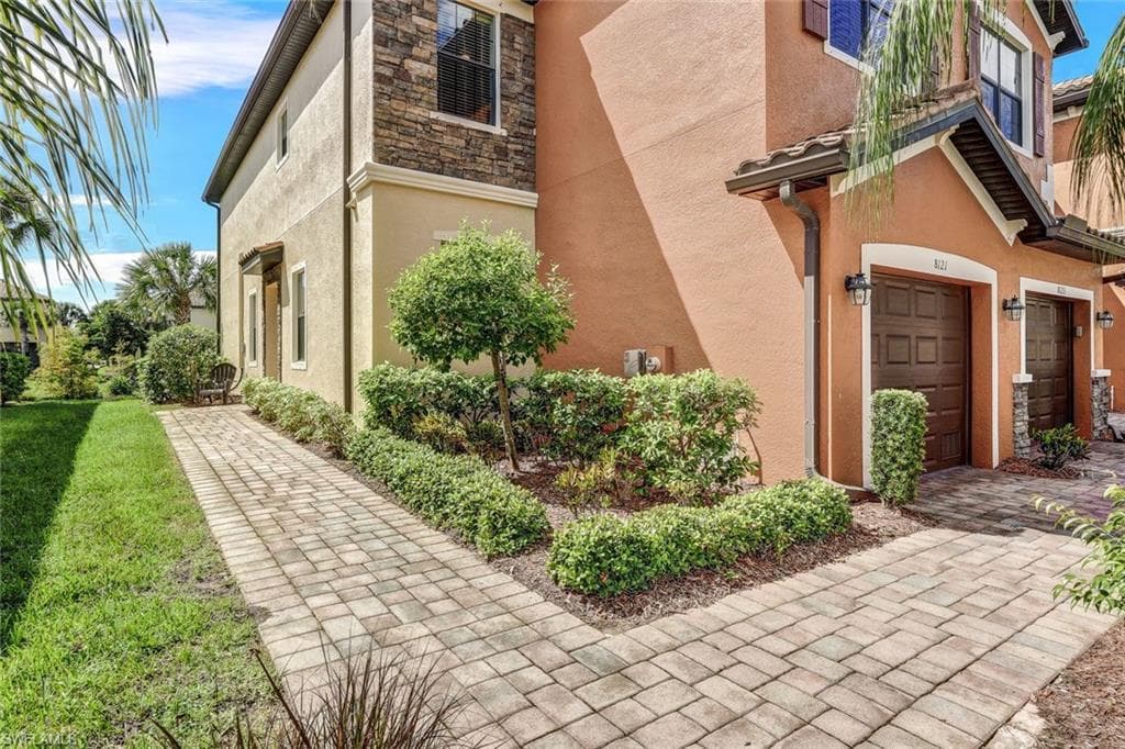 8121 Summerfield ST, FORT MYERS FL 33919-3