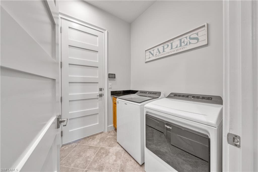 6421 Carnival RD, NAPLES FL 34113-23