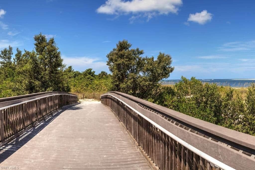 2555 Seychelles DR # 402, NAPLES FL 34112-26