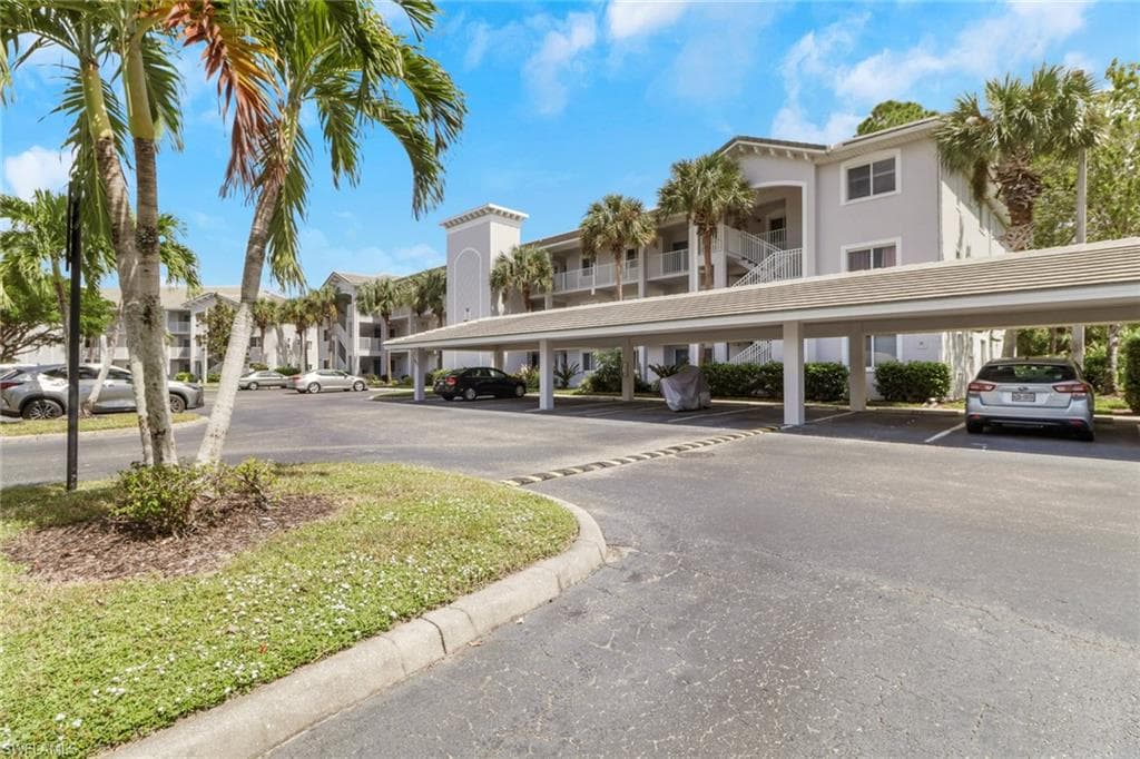 7823 Regal Heron CIR # 105, NAPLES FL 34104-10