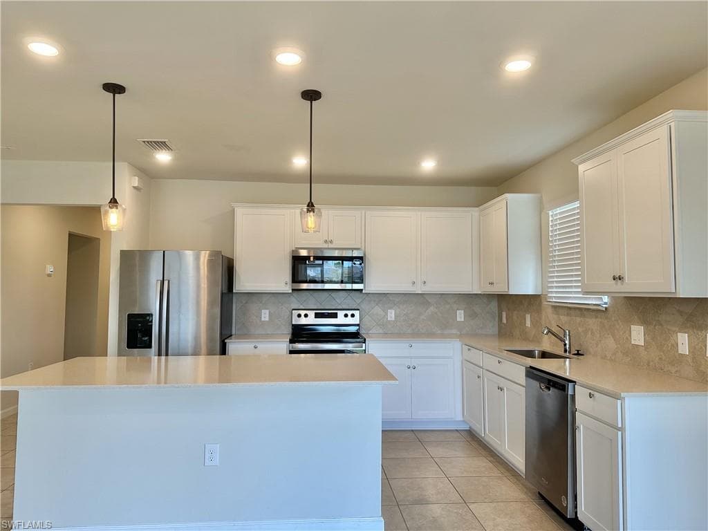 16027 Enclaves Cove DR, NORTH FORT MYERS FL 33917-6