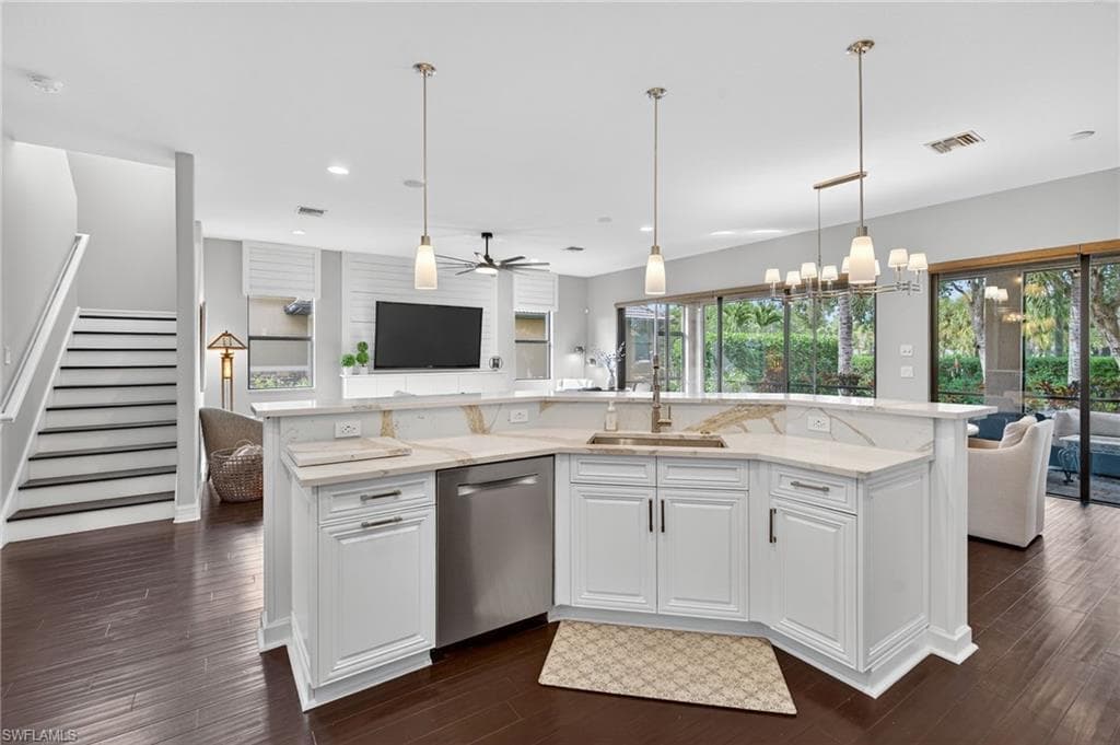 7235 Acorn WAY, NAPLES FL 34119-17