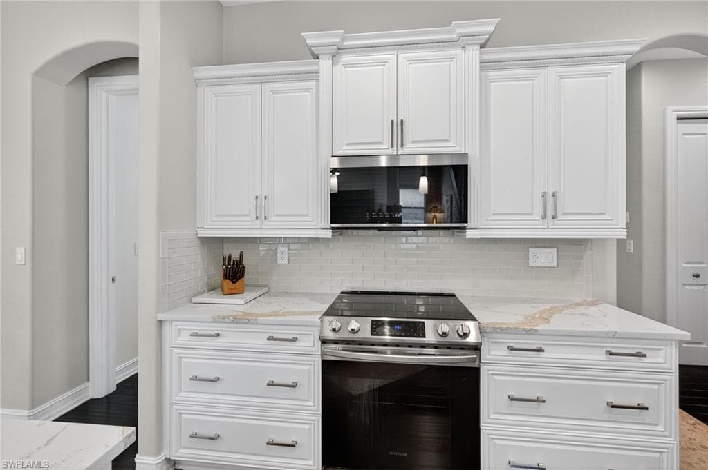 7235 Acorn WAY, NAPLES FL 34119-18