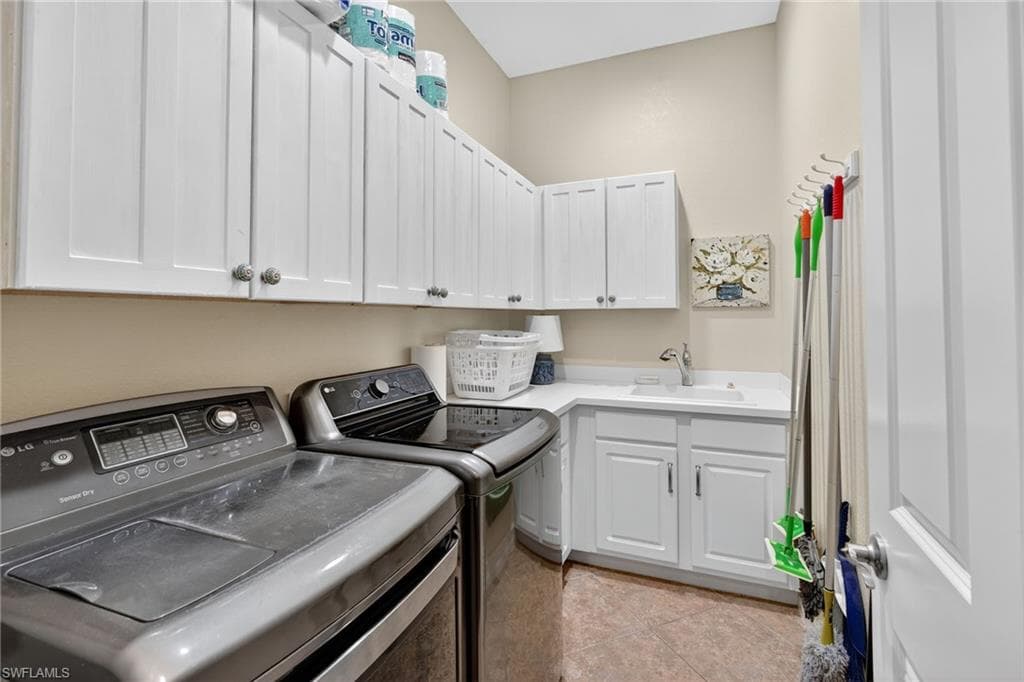 7235 Acorn WAY, NAPLES FL 34119-34