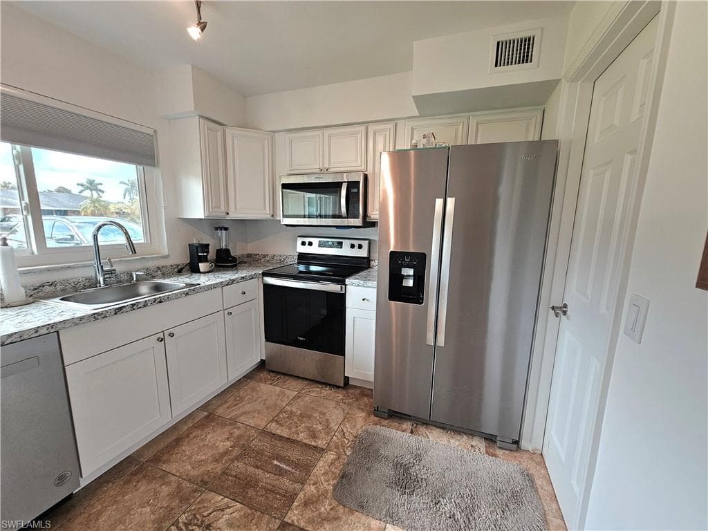 190 Brooks RD, NORTH FORT MYERS FL 33917-22