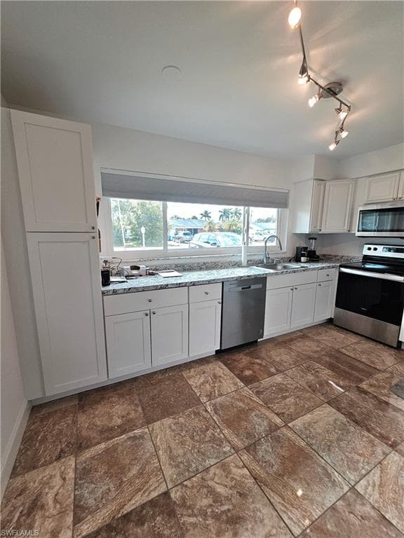 190 Brooks RD, NORTH FORT MYERS FL 33917-25