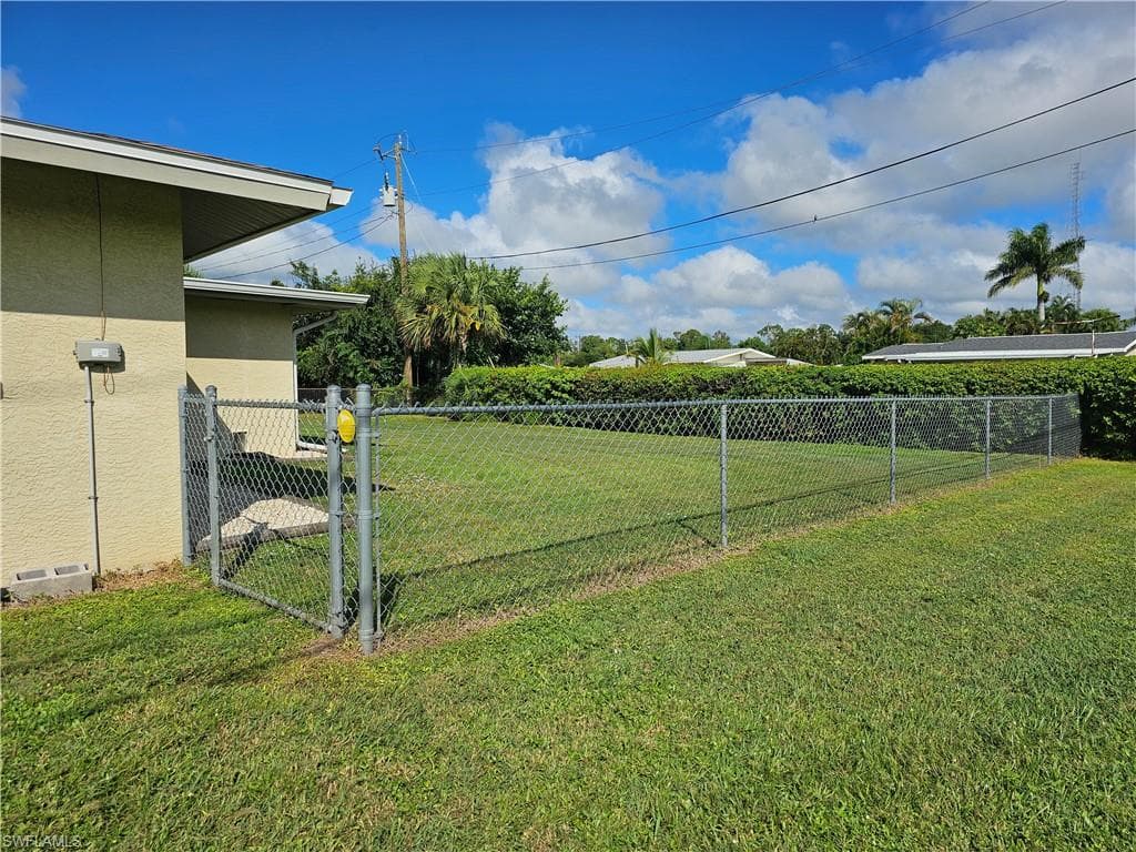 190 Brooks RD, NORTH FORT MYERS FL 33917-23
