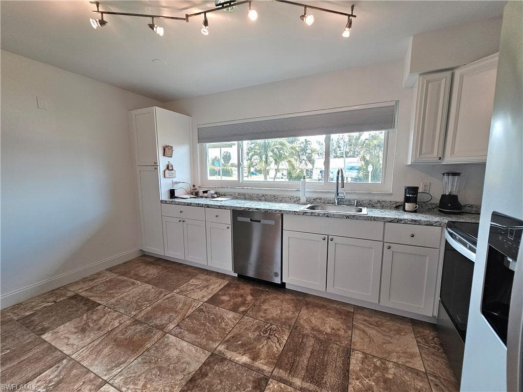190 Brooks RD, NORTH FORT MYERS FL 33917-3