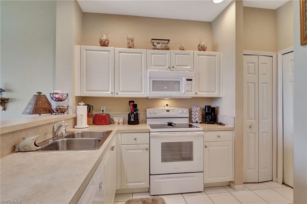 3525 Milan DR # 203, FORT MYERS FL 33916-10