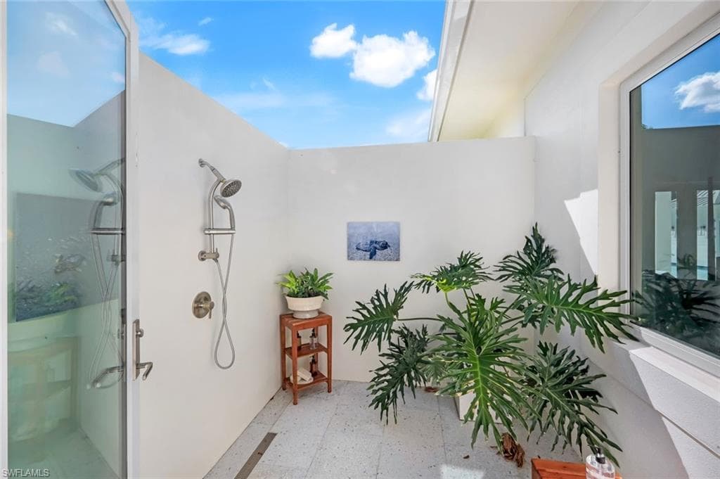 3136 Ravenna AVE, NAPLES FL 34120-31