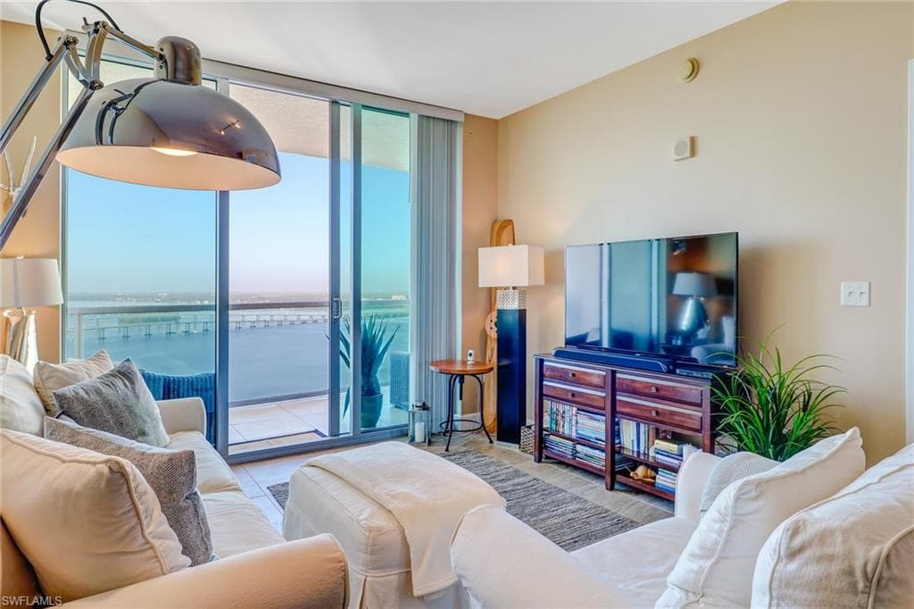 3000 Oasis Grand BLVD # 3006, FORT MYERS FL 33916-1