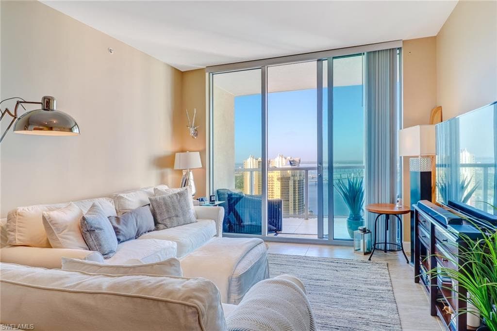 3000 Oasis Grand BLVD 3006-1