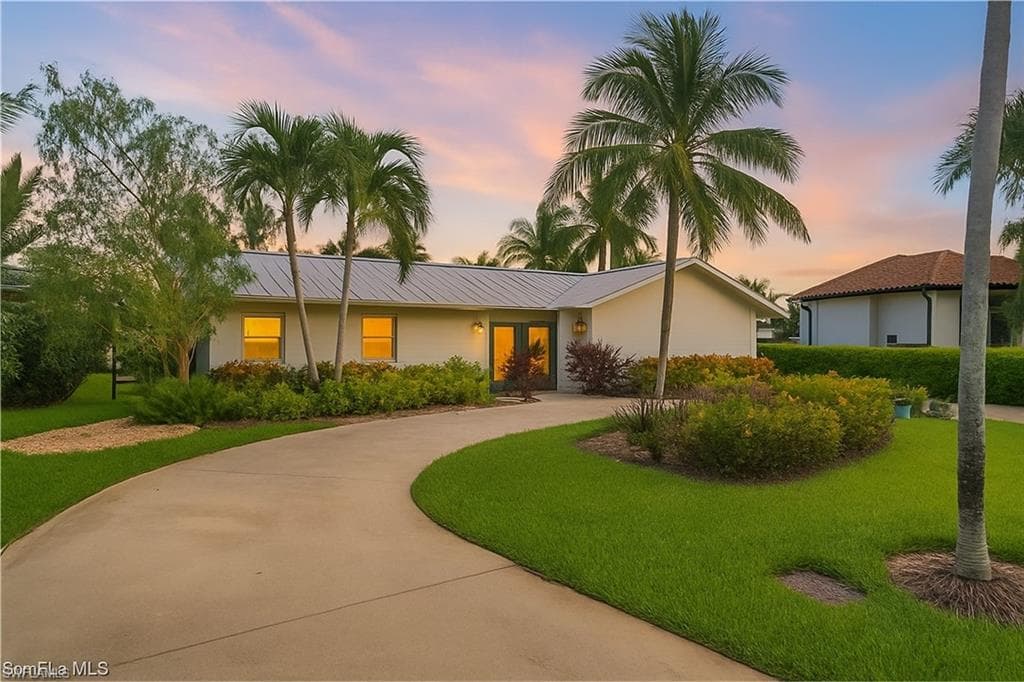 1250 Tuna CT, NAPLES FL 34102-31