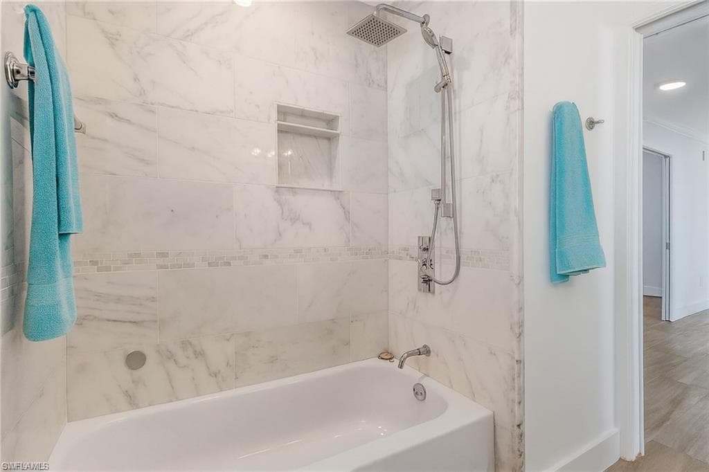 1250 Tuna CT, NAPLES FL 34102-19