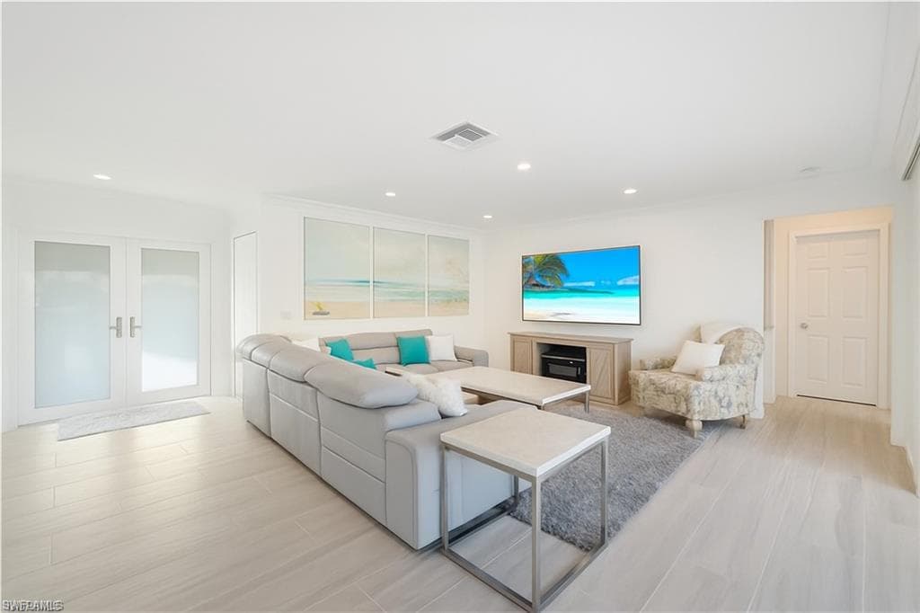 1250 Tuna CT, NAPLES FL 34102-9