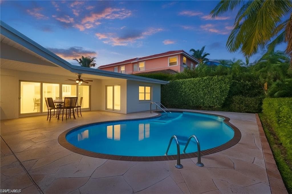 1250 Tuna CT, NAPLES FL 34102-32