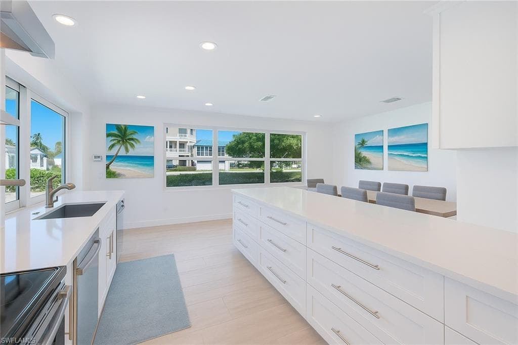 1250 Tuna CT, NAPLES FL 34102-10