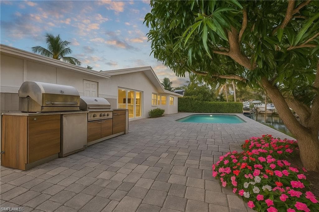 1250 Tuna CT, NAPLES FL 34102-30