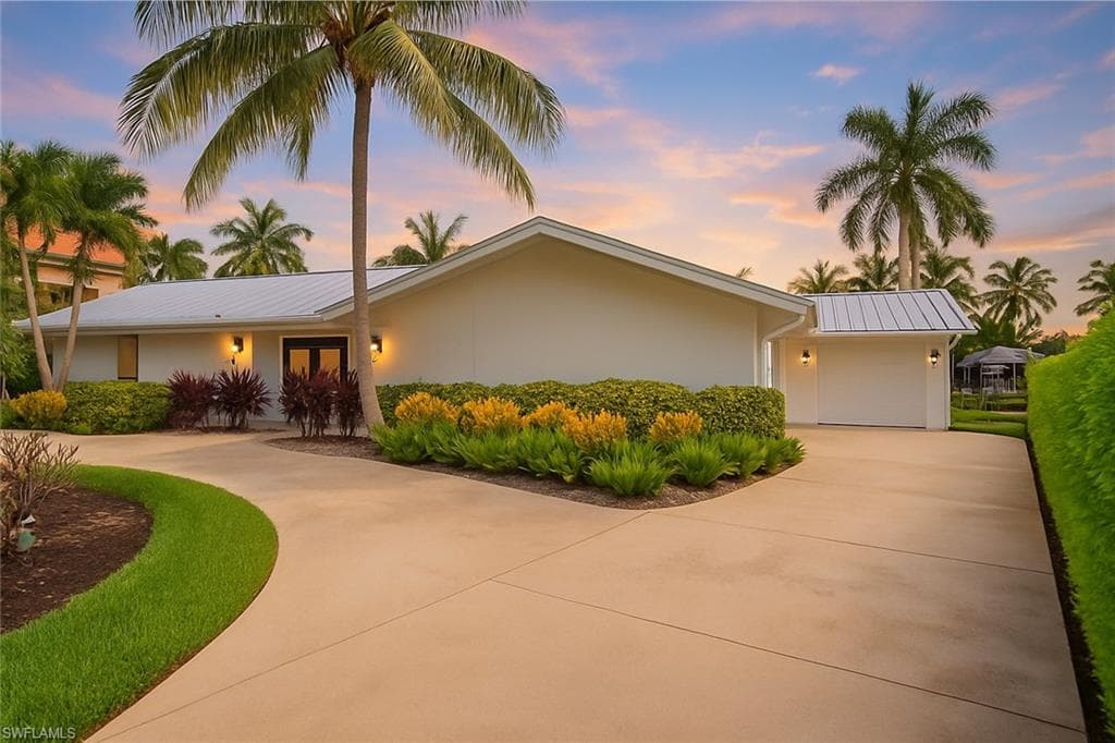 1250 Tuna CT, NAPLES FL 34102-3