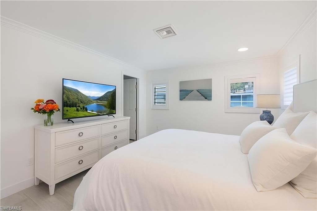 1250 Tuna CT, NAPLES FL 34102-20