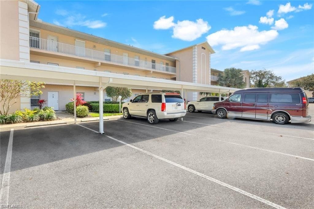 3250 Cypress Glen WAY # 404, NAPLES FL 34109-2