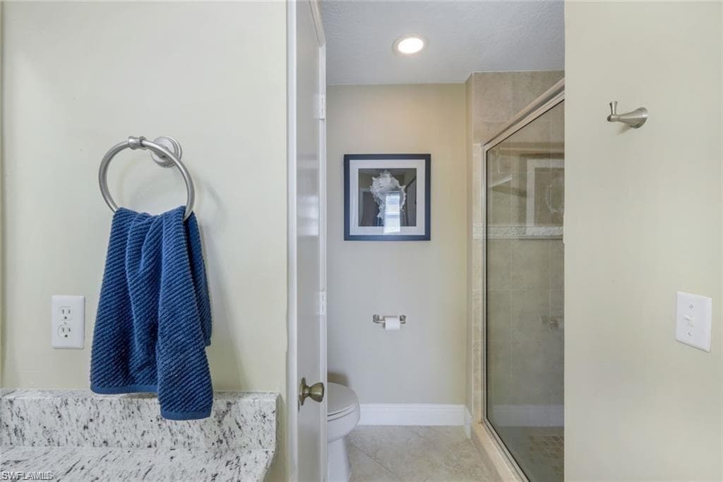 3250 Cypress Glen WAY # 404, NAPLES FL 34109-18