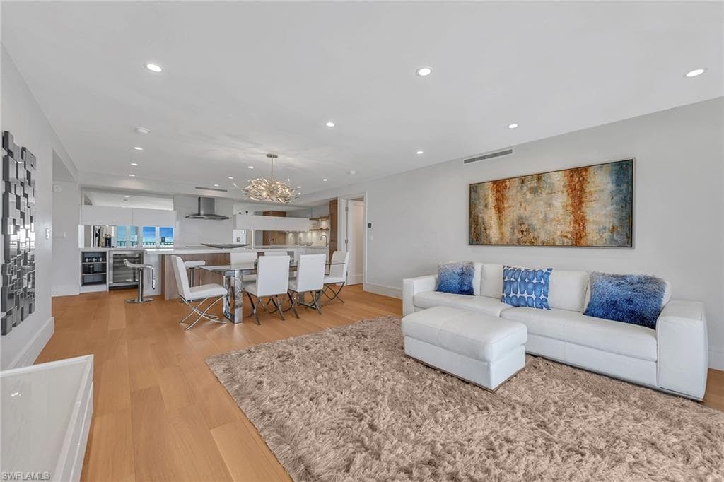 2885 Gulf Shore BLVD N # 702, NAPLES FL 34103-1