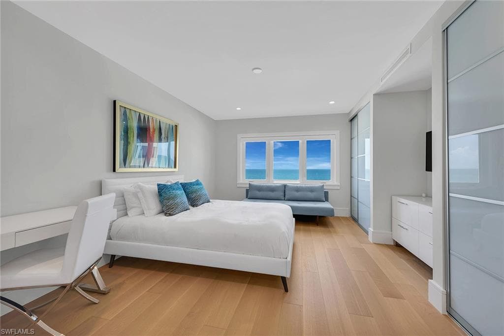 2885 Gulf Shore BLVD N # 702, NAPLES FL 34103-5