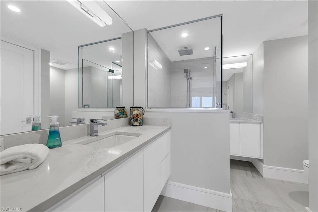 2885 Gulf Shore BLVD N # 702, NAPLES FL 34103-6