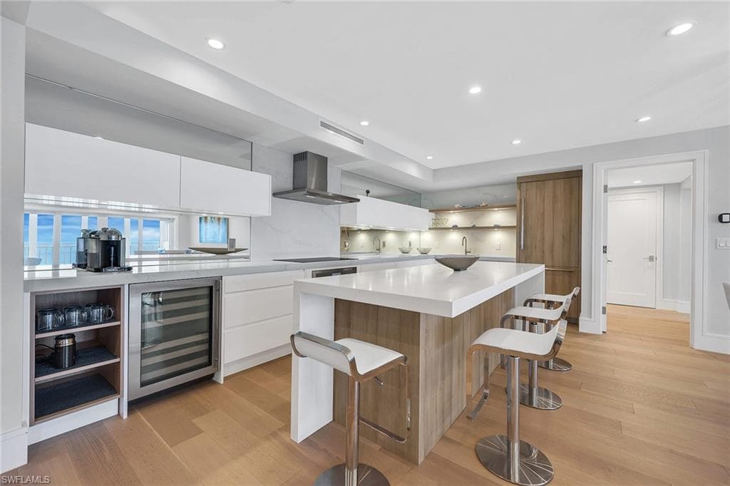 2885 Gulf Shore BLVD N # 702, NAPLES FL 34103-2