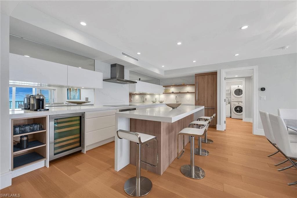 2885 Gulf Shore BLVD N # 702, NAPLES FL 34103-4