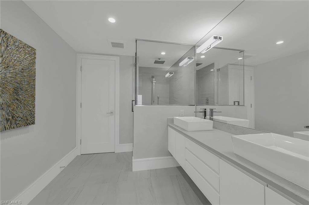 2885 Gulf Shore BLVD N # 702, NAPLES FL 34103-8