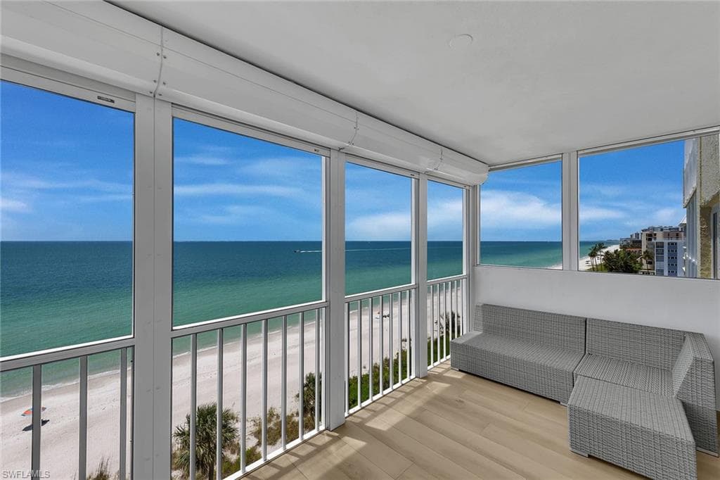 2885 Gulf Shore BLVD N # 702, NAPLES FL 34103-9