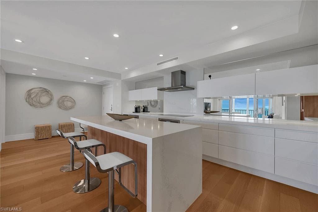 2885 Gulf Shore BLVD N # 702, NAPLES FL 34103-3