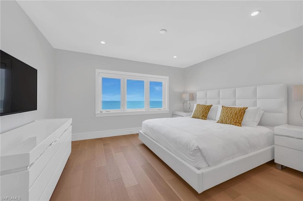 2885 Gulf Shore BLVD N # 702, NAPLES FL 34103-7