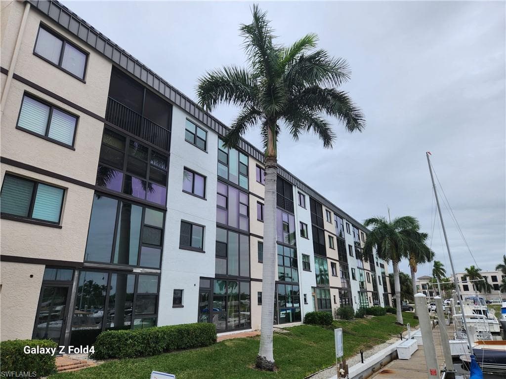 805 RIVER POINT DR # 307, NAPLES FL 34102-1