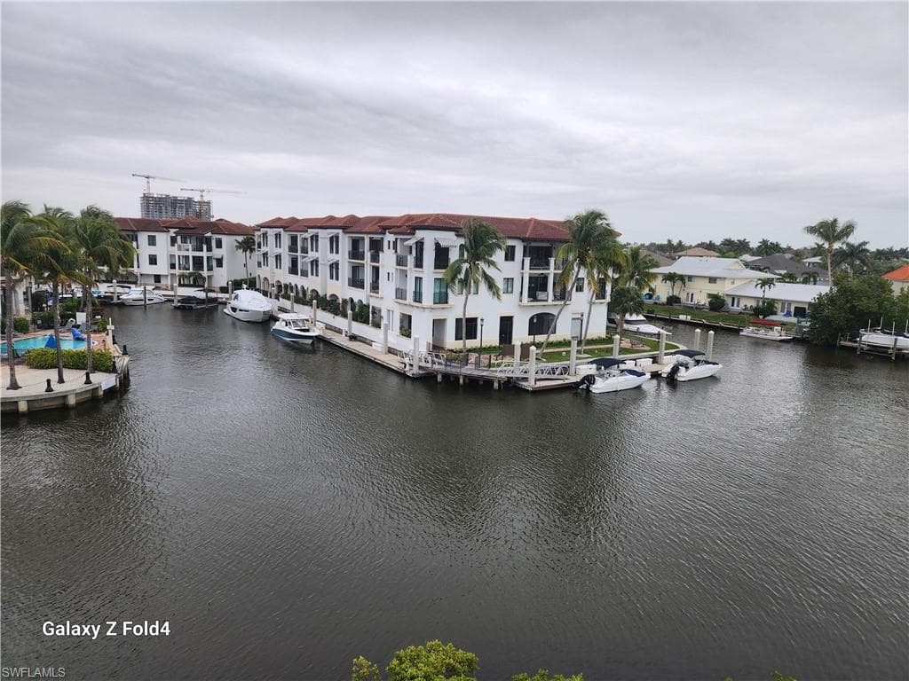 805 RIVER POINT DR # 307, NAPLES FL 34102-16