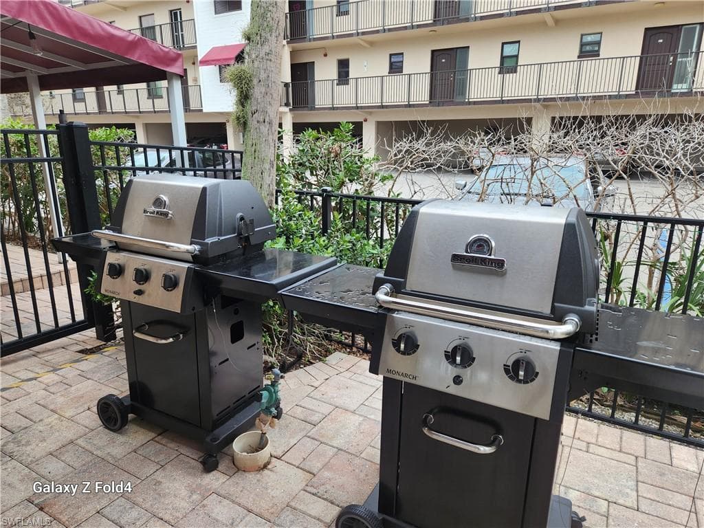 805 RIVER POINT DR # 307, NAPLES FL 34102-21