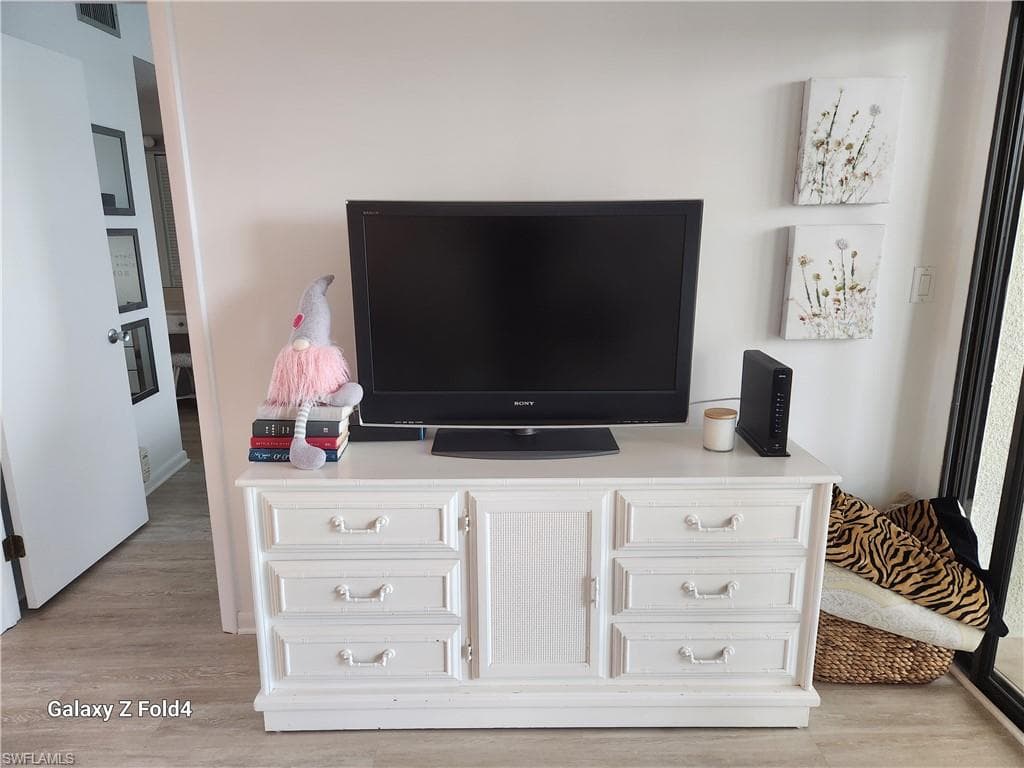 805 RIVER POINT DR # 307, NAPLES FL 34102-13