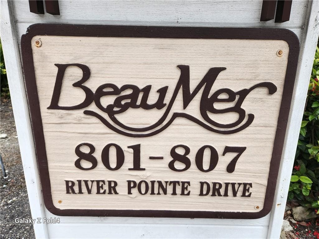 805 RIVER POINT DR # 307, NAPLES FL 34102-28