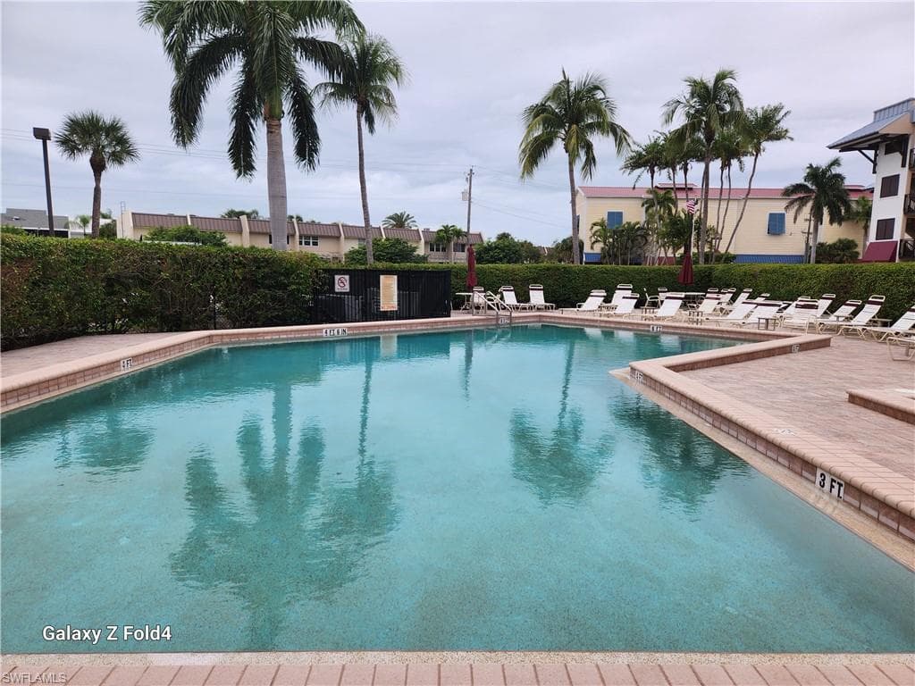 805 RIVER POINT DR # 307, NAPLES FL 34102-20