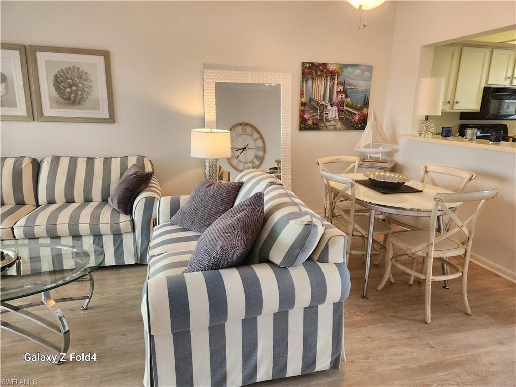 805 RIVER POINT DR # 307, NAPLES FL 34102-2